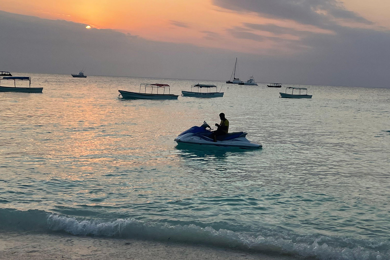 Zanzibar water sports happy hour: jet ski -soufa-kaiak