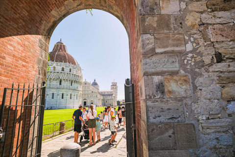 Von Florenz aus: Geführte Tagestour nach PisaHin- und Rücktransfer nur mit Reiseleitung