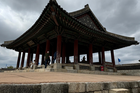 Seul: passeio histórico e gastronómico por Suwon com chá e sobremesa reais