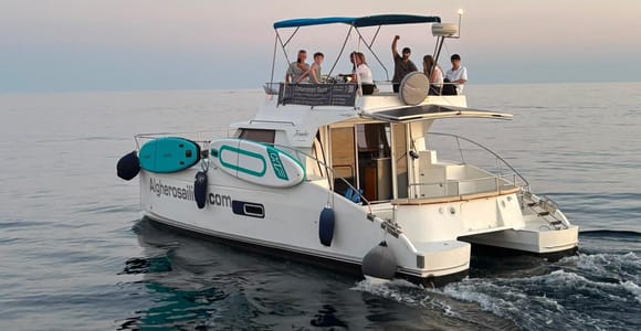 Alghero: Full-day motor catamaran excursion