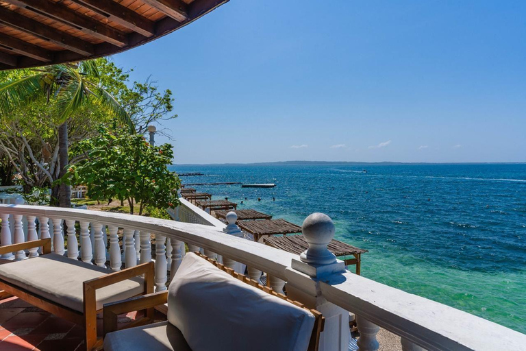 Cartagena : excursion d'une journée sur l'île de Cocoliso dans les îles RosarioVisite de l'île de Cocoliso avec déjeuner et boissons non alcoolisées