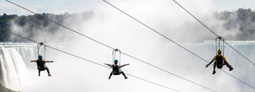 Circuit épique pour les casse-cou avec tyrolienne, hélicoptère et jet boat