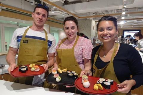 Aula de culinária de sushi na melhor escola de culinária do JapãoAula de culinária de sushi na principal escola de culinária do Japão