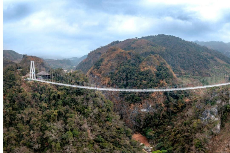 Crossing: 2-Day Moc Chau and Ta Xua Tour