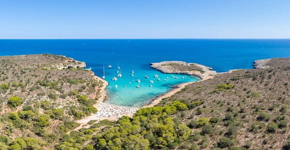 Mallorca: Ausflug mit dem Glasbodenboot – Höhlen & unberührte Buchten