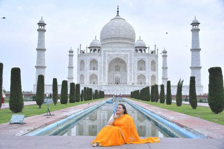 Dagsutflykt till Taj Mahal i en SUV-bil med alternativ.Dagsutflykt till Taj Mahal i en SUV-bil + guide