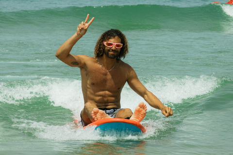 Tel Aviv: Uthyrning av surfbräda eller boogieboard på Beach ClubUthyrning av boogiebrädor