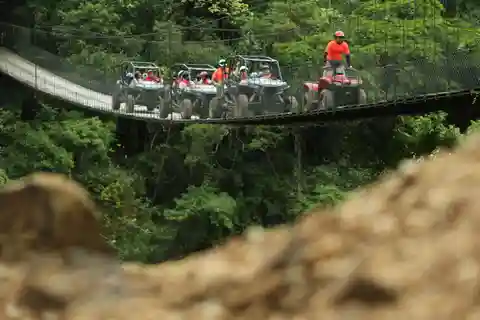 Combo Pont Jorullo en RZR ou quad + Zipline -Prto Vallarta