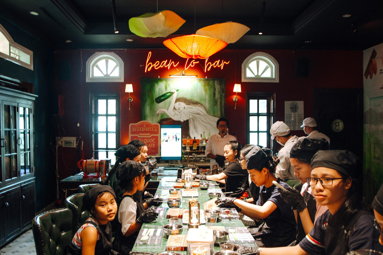 Phú Quốc: visita y taller en una fábrica de chocolate agridulceExperiencia todo incluido: elaboración, preparación y degustación