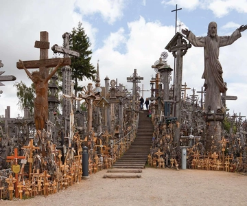 Riga: Private Tour to Hill of Crosses and Rundāle Palace