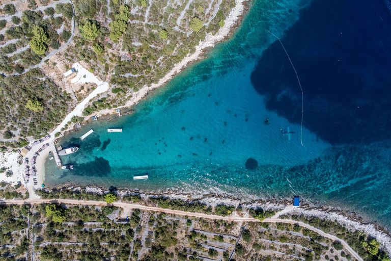 Desde Split: Laguna Azul y Museo Submarino (almuerzo y bebidas)