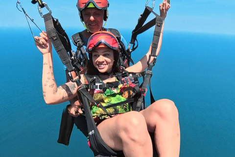 Niterói: Tandem Paragliding Flight with Luciano Miranda – No prior training required. Niterói: Tandem Paragliding Flight with Luciano Miranda – No Training Required