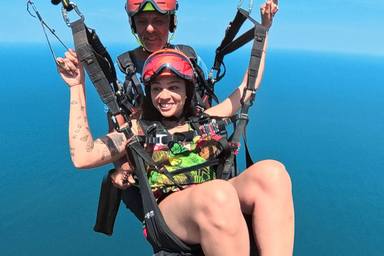 Niterói: Tandem Paragliding Flight with Luciano Miranda – No prior training required. Niterói: Tandem Paragliding Flight with Luciano Miranda – No Training Required