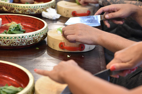 Sathon: Hands-on Thai Cooking Class & Market Tour in Bangkok