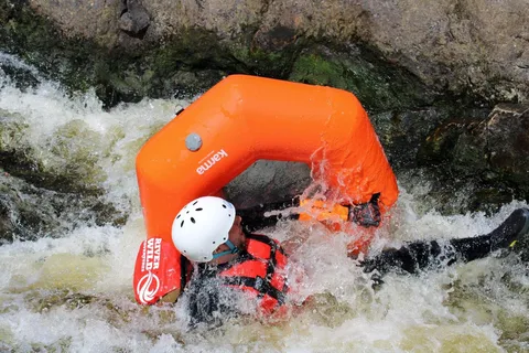 Pitlochry, Perthshire: RIVER TUBING - floden Tummel