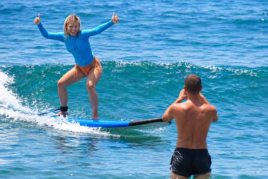 Uluwatu: Anfänger- und Fortgeschrittenen-Surfkurs mit Ausrüstung. Foto: GetYourGuide Uluwatu: Anfänger- und Fortgeschrittenen-Surfkurs mit Ausrüstung. Foto: GetYourGuide