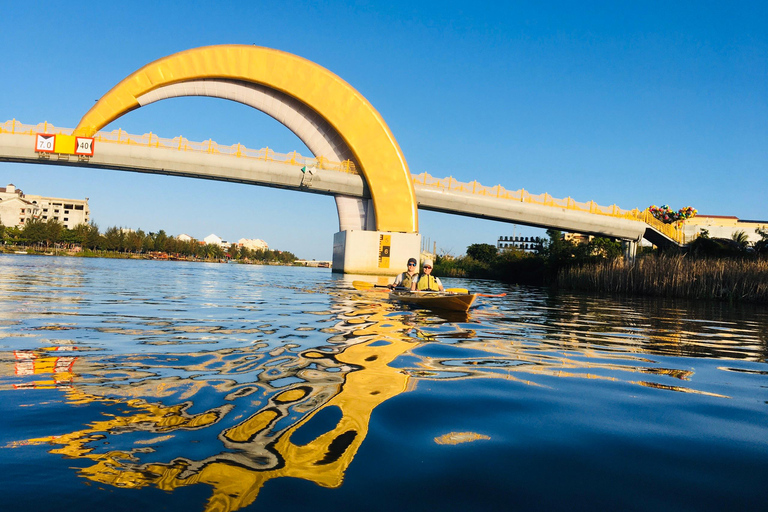 Hoi An: Sunset Kayaking Tour to Lantern Town