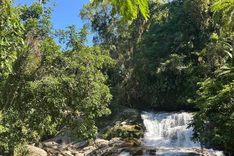 Paraty: Waterfalls, Distillery, and Cheese Tasting Tour Pick up dos clientes nas pousadas proximas do centro