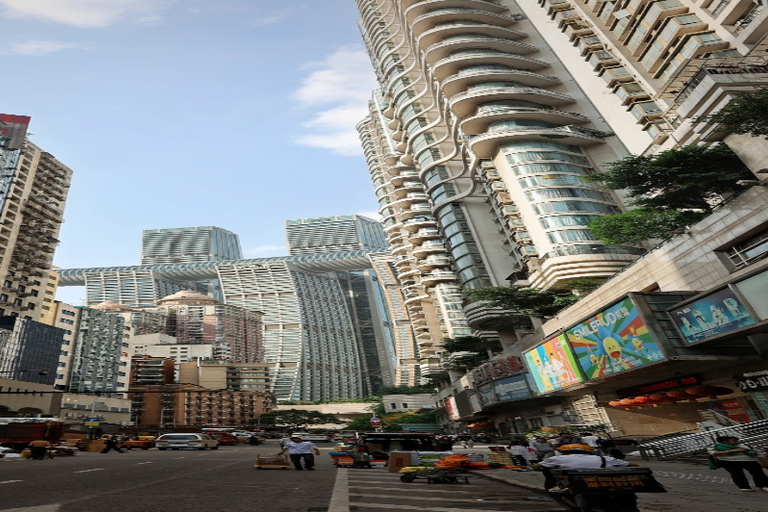 Promenez-vous dans les anciens docks et les quartiers commerciaux modernes de Chongqing