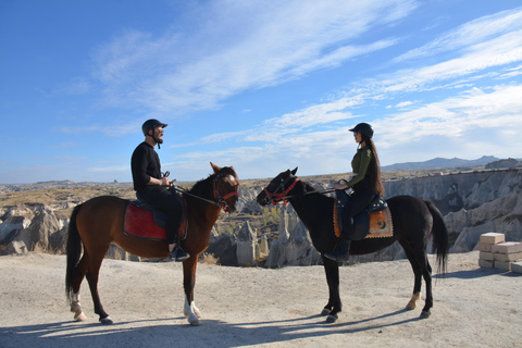 Kapadocja: przejażdżka konna po Dolinie MiłościCappadocia: Love Valley Horseback Riding Tour