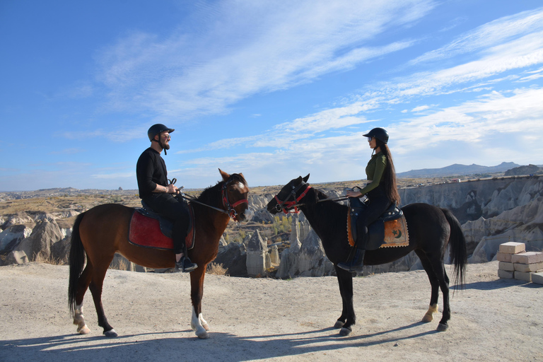 Kapadocja: przejażdżka konna po Dolinie MiłościCappadocia: Love Valley Horseback Riding Tour