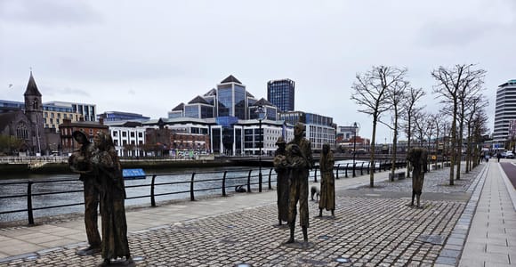 Dublin Docklands: History Tour with Live Music