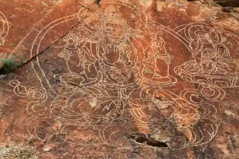 Tamgaly-Tas: Eine Reise zu den alten Buddha-Felsen