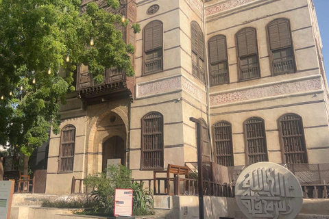 Jeddah: City Highlights Tour with Local Guide private tour