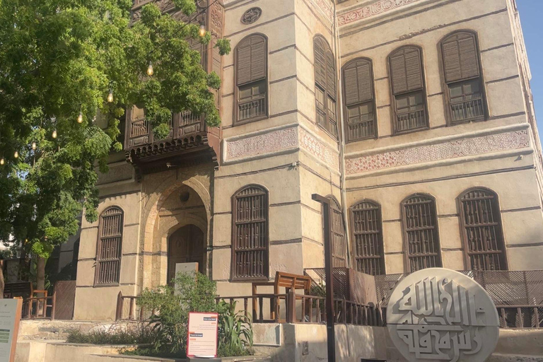 Jeddah: City Highlights Tour with Local Guide private tour