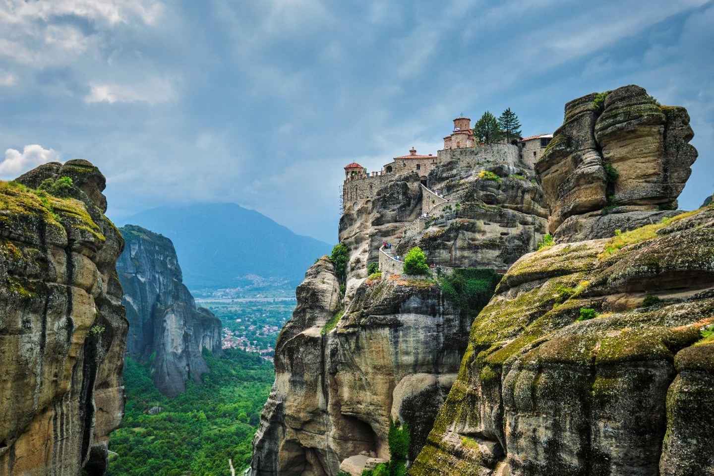 Visit Delphi & Meteora Monasteries Full Day Private Trip