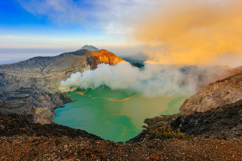 From Bali: Ijen Sunrise Tour & Breakfast at Local Restaurant