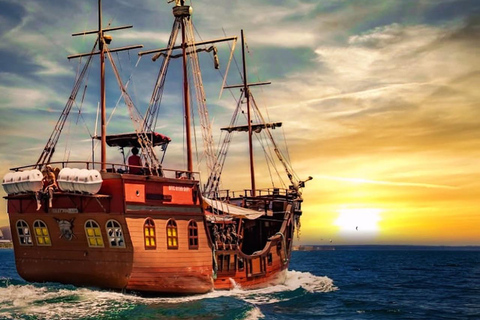 Cape Town: Jolly Roger Pirate Ship Cruise Daytime Experience