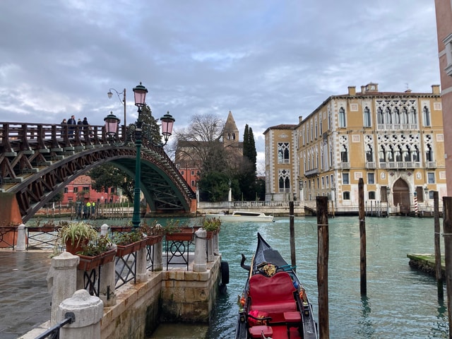 Venice: Early Morning Walking Tour with a Local Guide