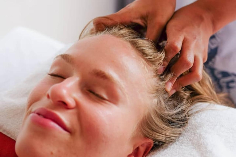 كانجو: علاجات التدليك والسبا في منتجع Svaha Spa Batu Bolongتدليك بالحجر الدافئ لمدة 60 دقيقة (فردي)