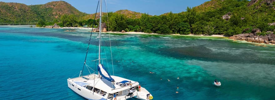 Tour de l'île Cousin, Curieuse et St Pierre en catamaran