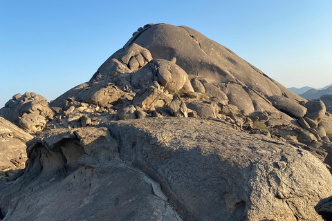 Jeddah: wandeltocht met gids door de Maanberg met snacksJeddah: wandeltocht met gids door de Moon Mountains, inclusief snacks