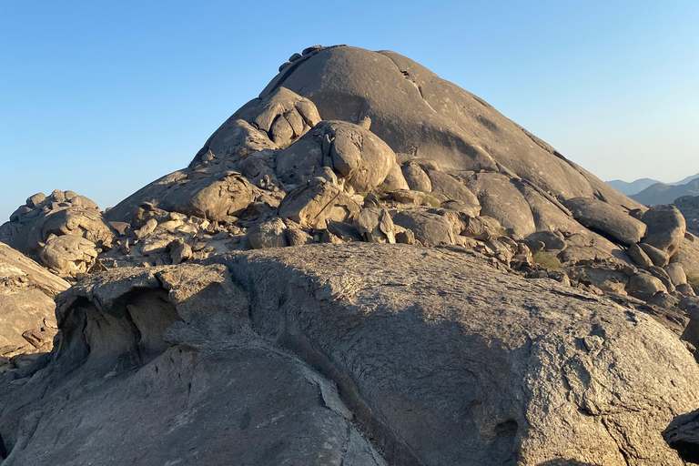 Jeddah: wandeltocht met gids door de Maanberg met snacksJeddah: wandeltocht met gids door de Moon Mountains, inclusief snacks