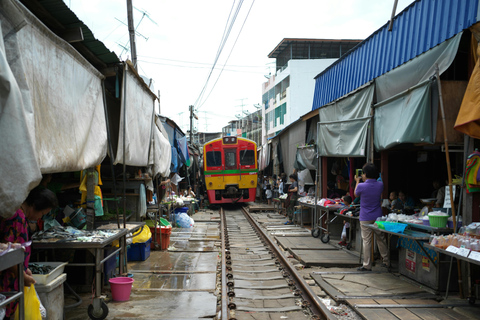 Bangkok: Maeklong Train Ride & Floating Market Boat Ride