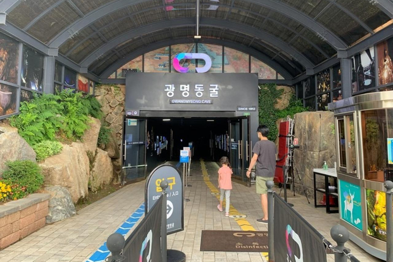 From Seoul: Gwangmyeong Cave Private Tour with Hotel Pickup