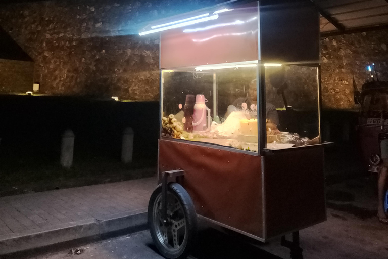 Galle: Fort Nightlife Tour with Arrack Tasting & Snacks