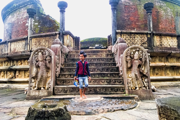 Sigiriya: Pidurangala Sunrise Hike & Polonnaruwa Tour Sigiriya: Pidurangala Sunrise Hike VIP Tour