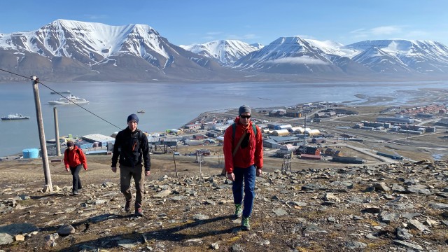 Visit Hiking to the Longyearbyen viewpoint Sverdruphamaren in Longyearbyen