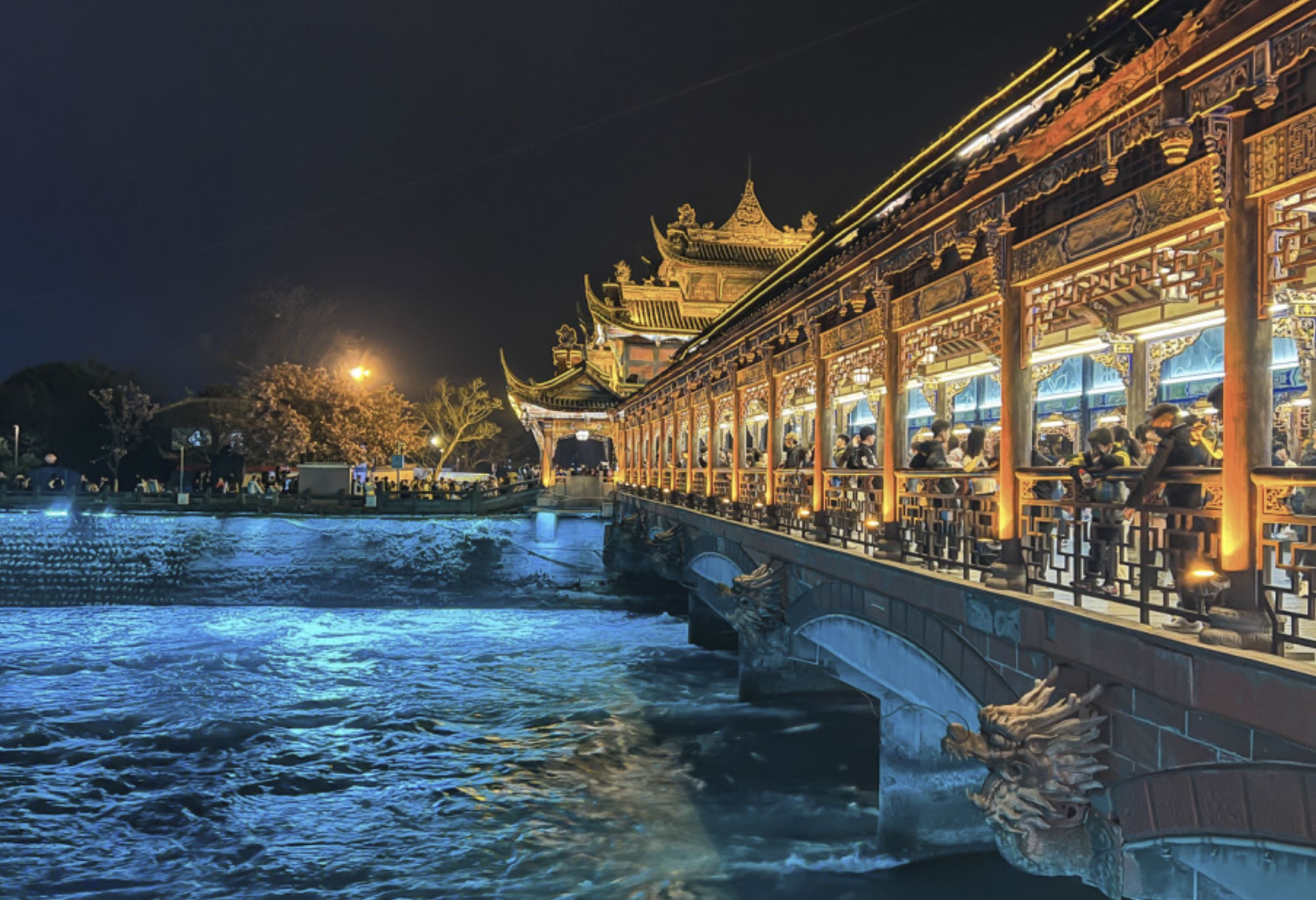 Chengdu: Blaue Tränen + Pandas + Bewässerungssystem von Dujiangyan