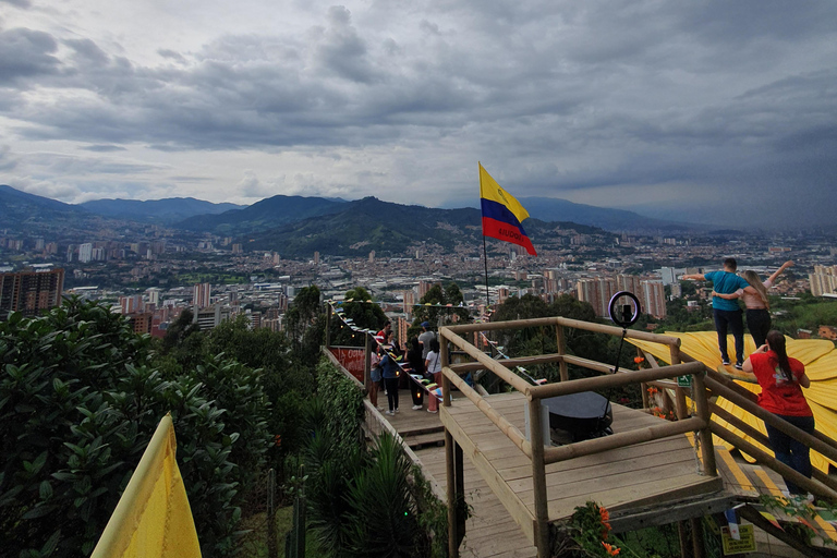 Medellin: Luxury and Private City Tour in French