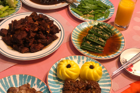 Beijing Market Tour with 10-course Family Feast