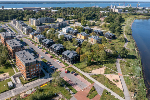 Tallinn: Hidden Gems Guided Tour with Light Meal Tallinn: Hidden Gems Guided Tour with Light Meal