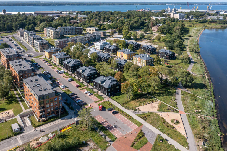 Tallinn: Hidden Gems Guided Tour with Light Meal Tallinn: Hidden Gems Guided Tour with Light Meal