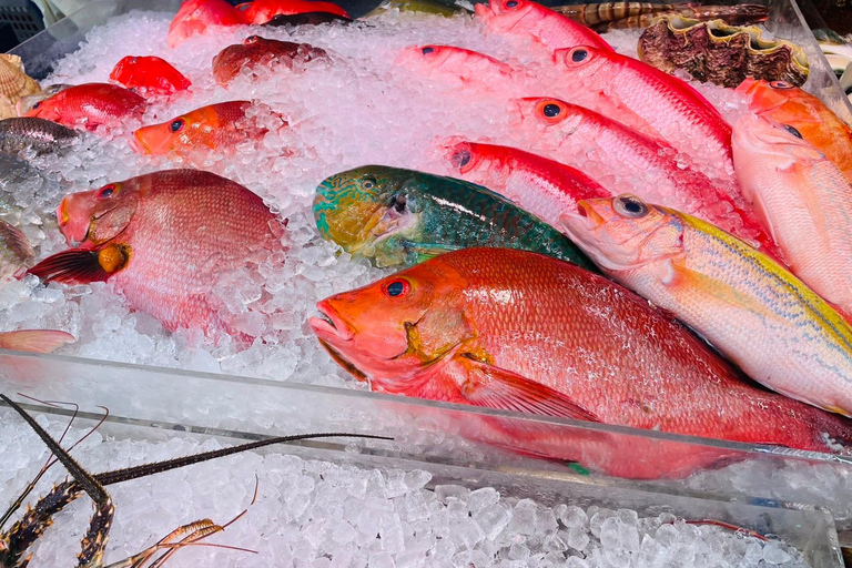 Naha Makishi Public Market : Sushi making experience English guided guide