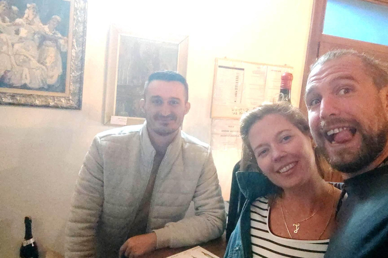 城市和城堡之旅 + 葡萄酒和拉基酒品鉴体验