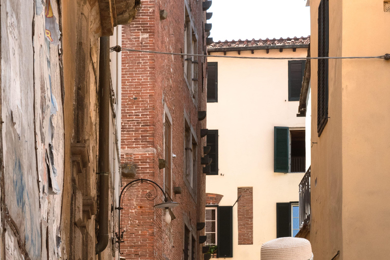 Ab La Spezia: Tagestour nach Pisa und LuccaTransfer mit Rundgang in Lucca